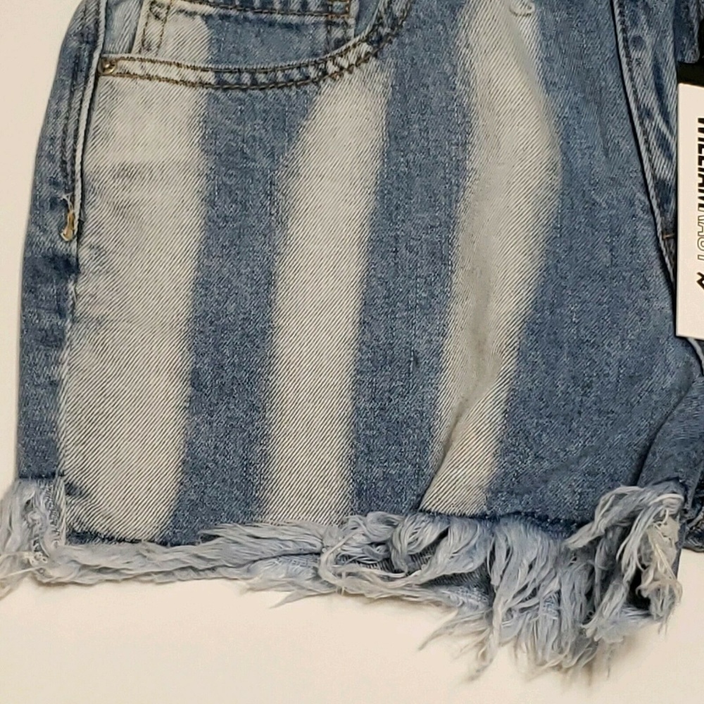 NWT WILLIAM RAST Women's Shorts Size 27 Bl… - Picture 3 of 8